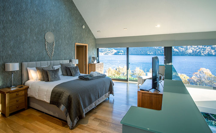 13_hollybank-house-hare-family-suite-loch-view