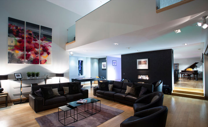 6_hollybank-house-lounge-fireplace-wall